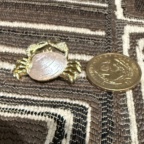 Gerry’s Vintage 90s Gold and Silver Crab Brooch - Picture 4 of 8